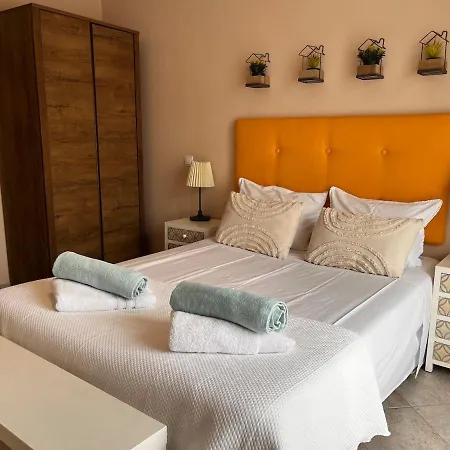 Private Pool & Free Parking 5 Min Drive To Appartement